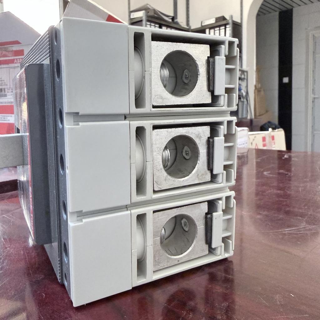 ABB SACE Tmax 3 Pole