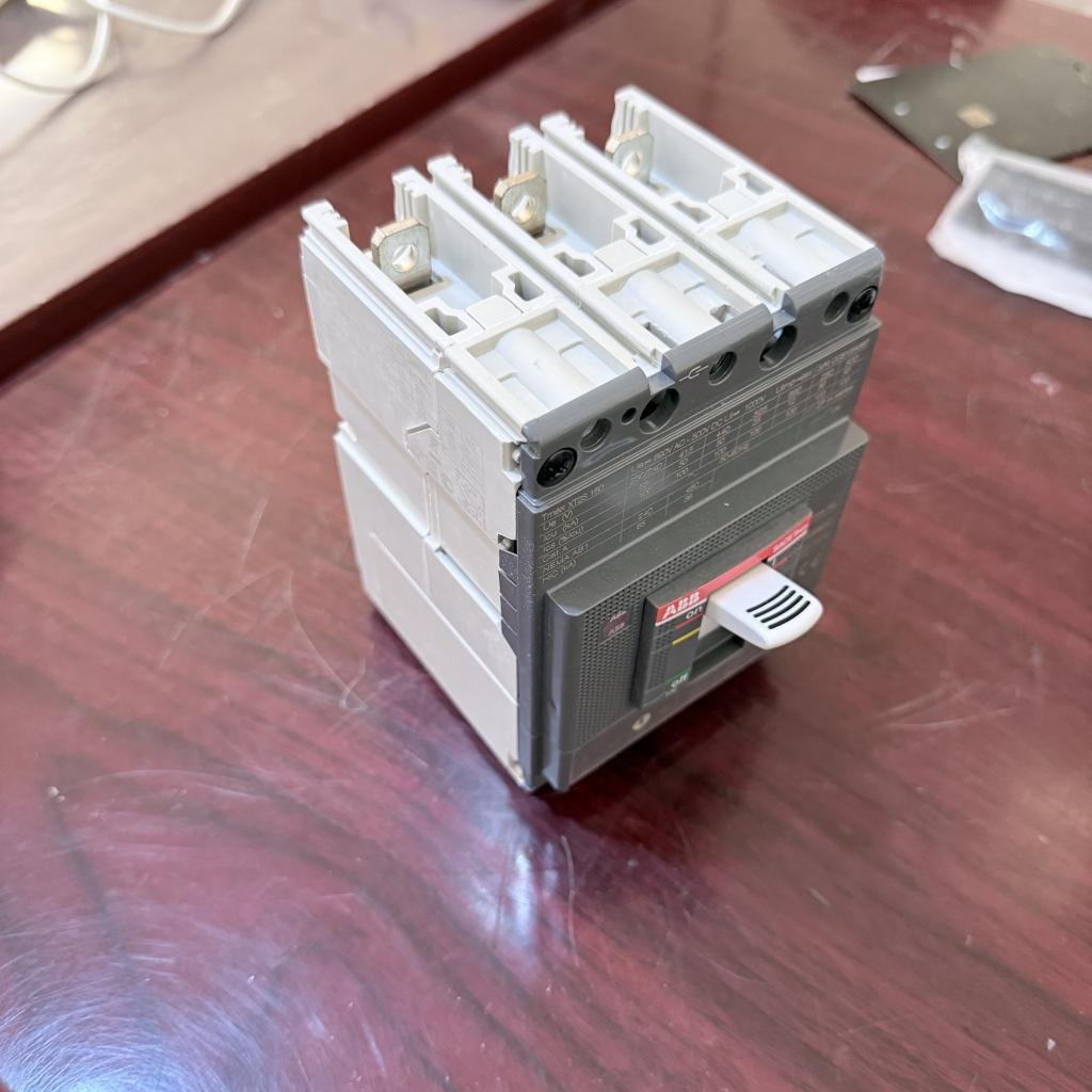 ABB SACE Tmax XT2S 160 3 Pole