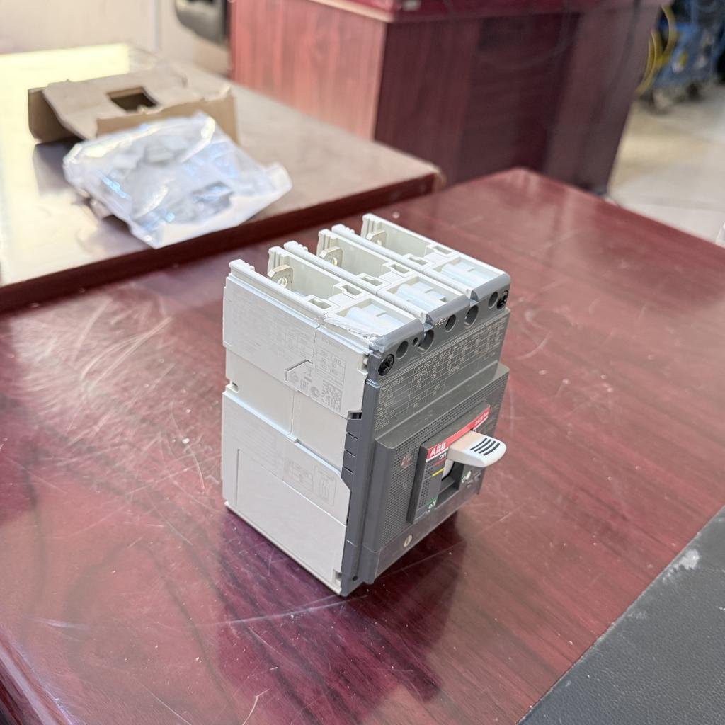 ABB SACE Tmax XT2S 160 3 Pole