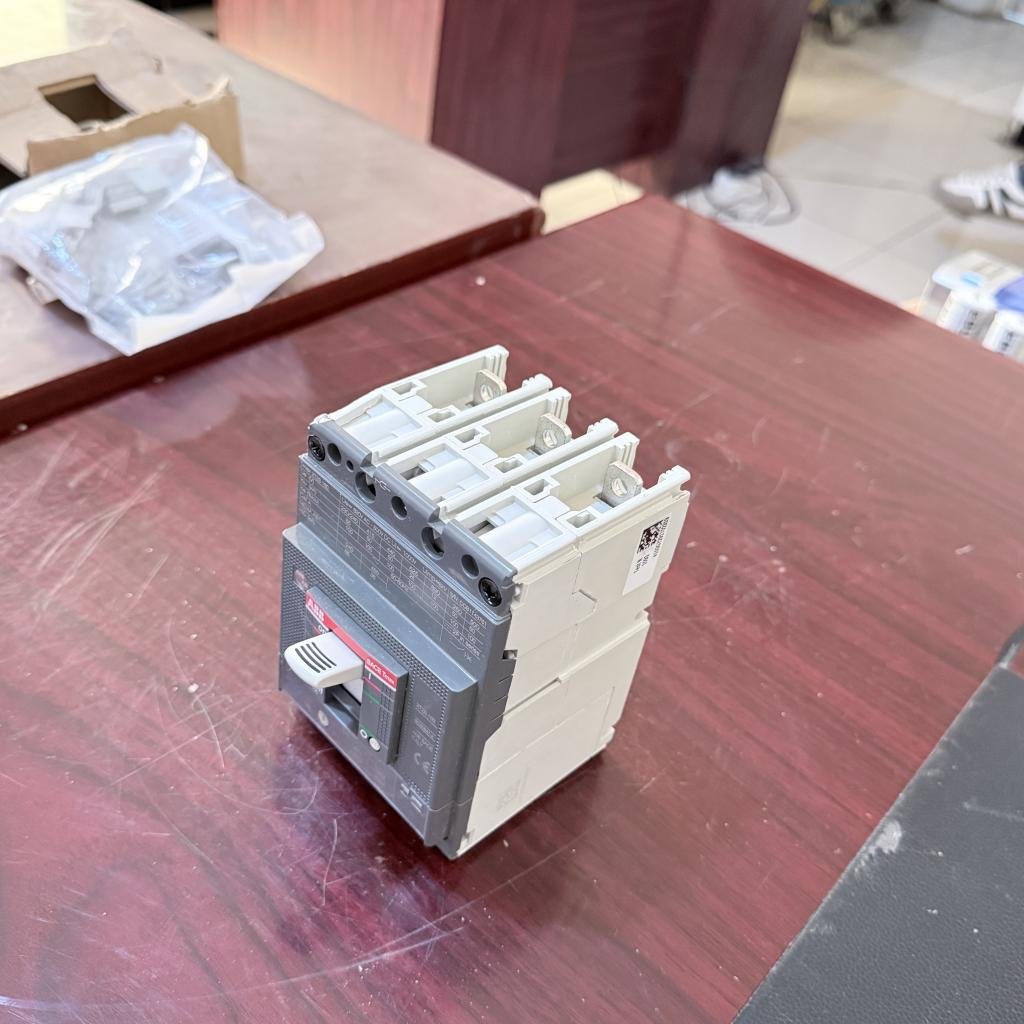 ABB SACE Tmax XT2S 160 3 Pole
