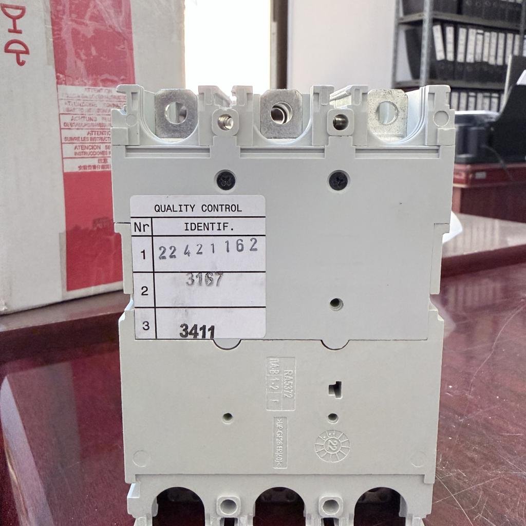 ABB SACE Tmax XT2S 160 3 Pole