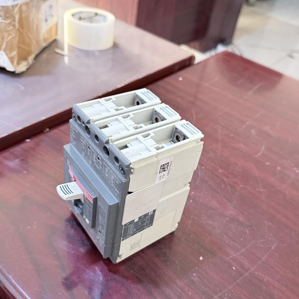 ABB SACE Tmax XT2S 160 3 Pole