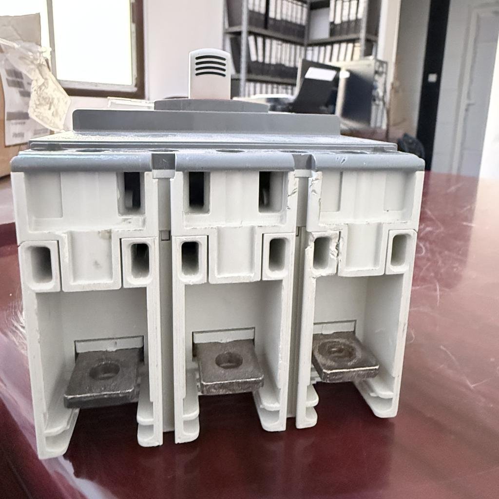 ABB SACE Tmax XT4N 250 3 Pole