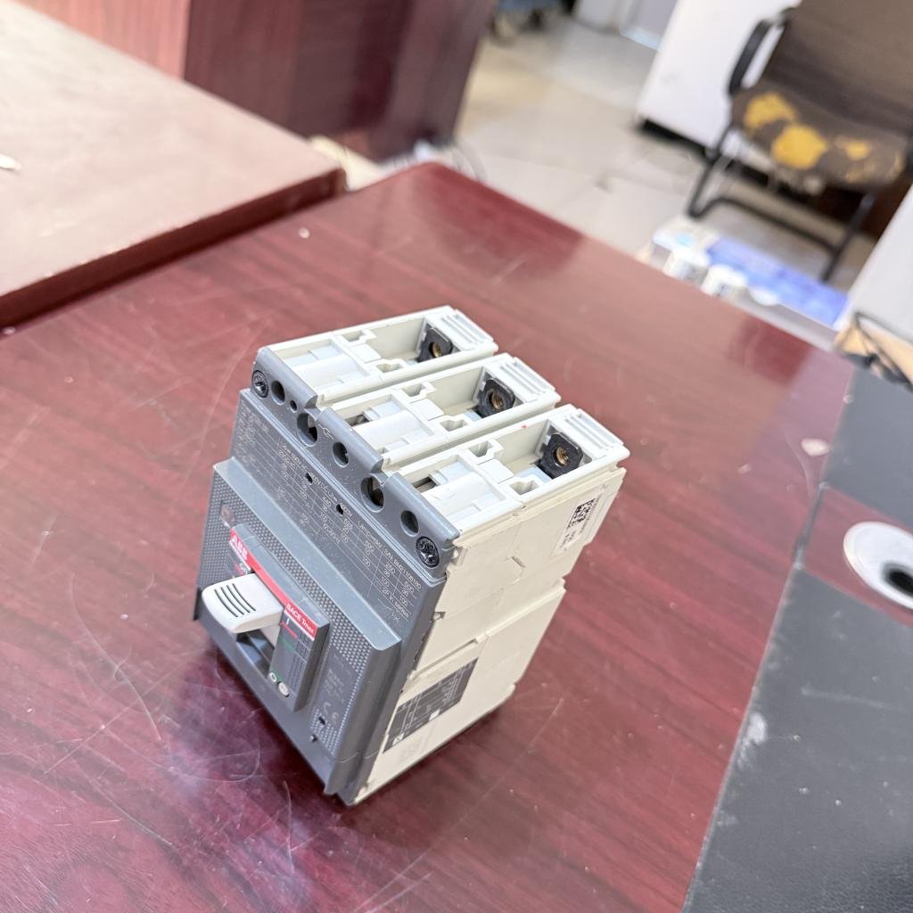 ABB SACE TMAX XT2N 160 3 Pole